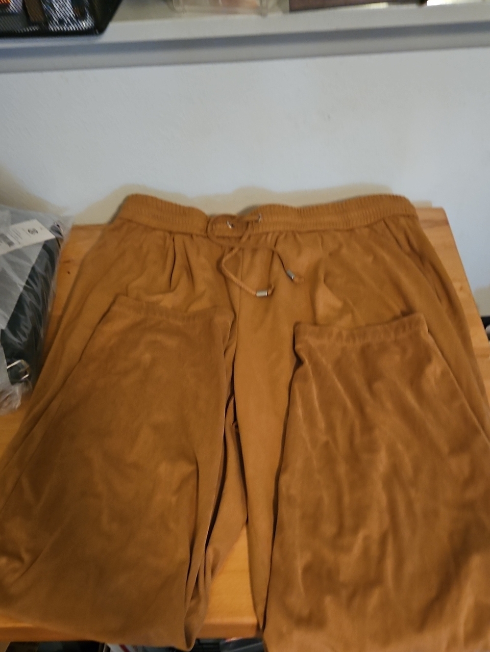 Wynne  Layers  Women's Cozy Drawstring Joggers in Camel Brown